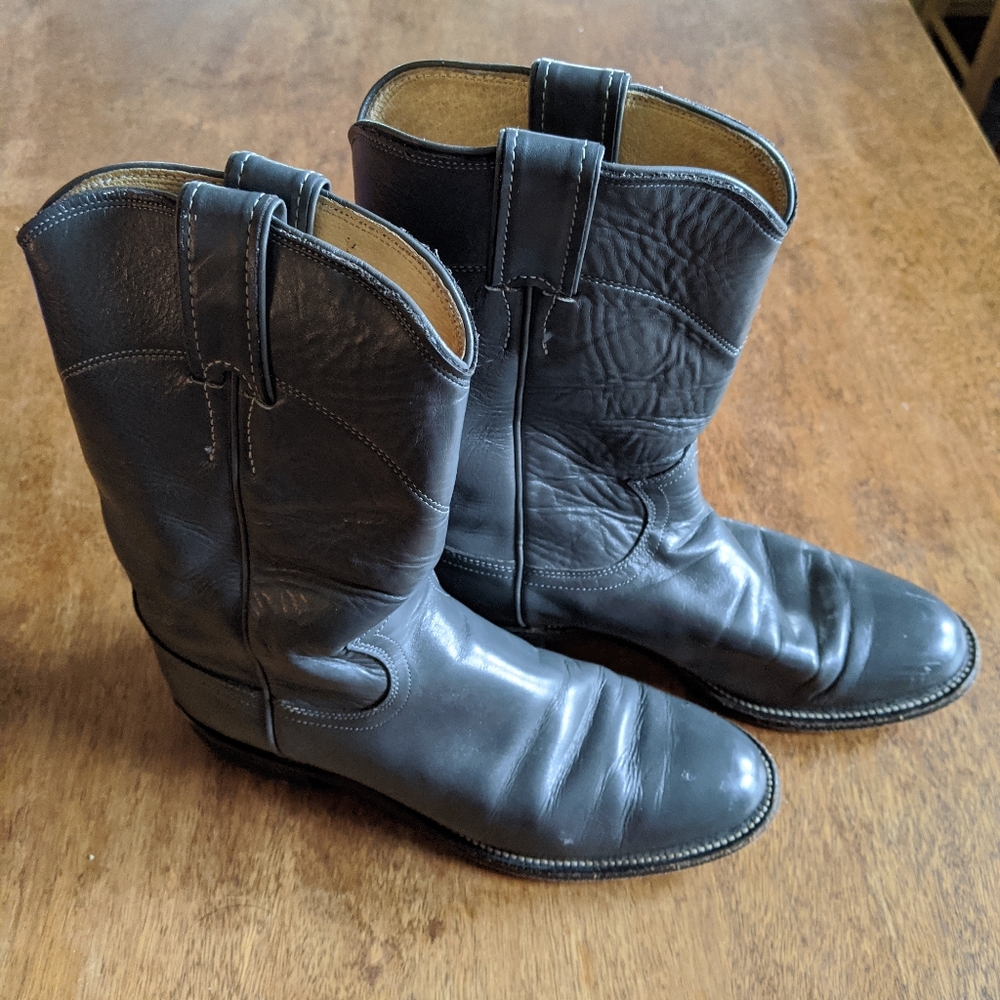 Justin leather cowboy boots size 5.5. used.